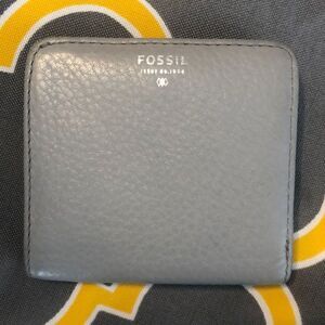 Small Fossil Leather Wallet